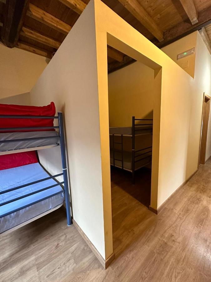 Albergue De Peregrinos Compostela Molinaseca Exteriör bild